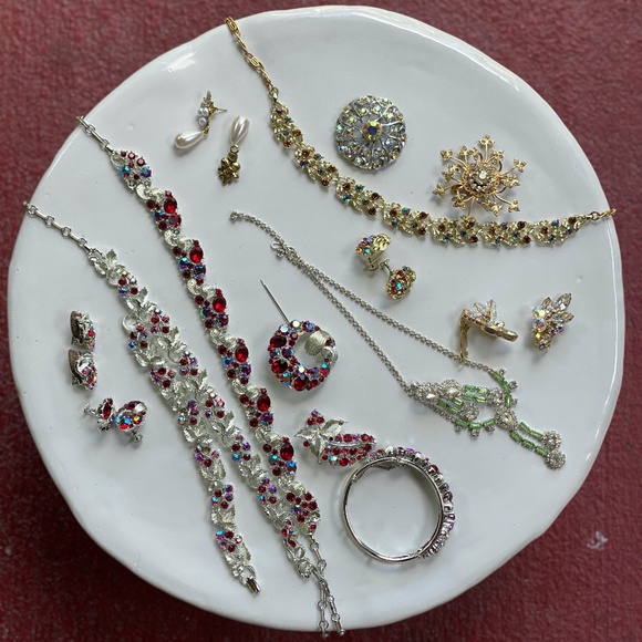 Jewelry - Vintage Costume Jewelry